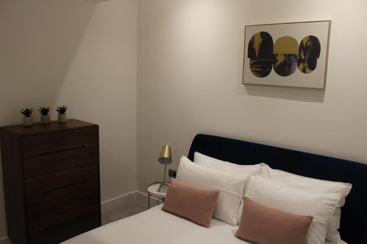 Luxury 2 Bed Apartment In The Heart Of Rochester Рочестер Екстер'єр фото